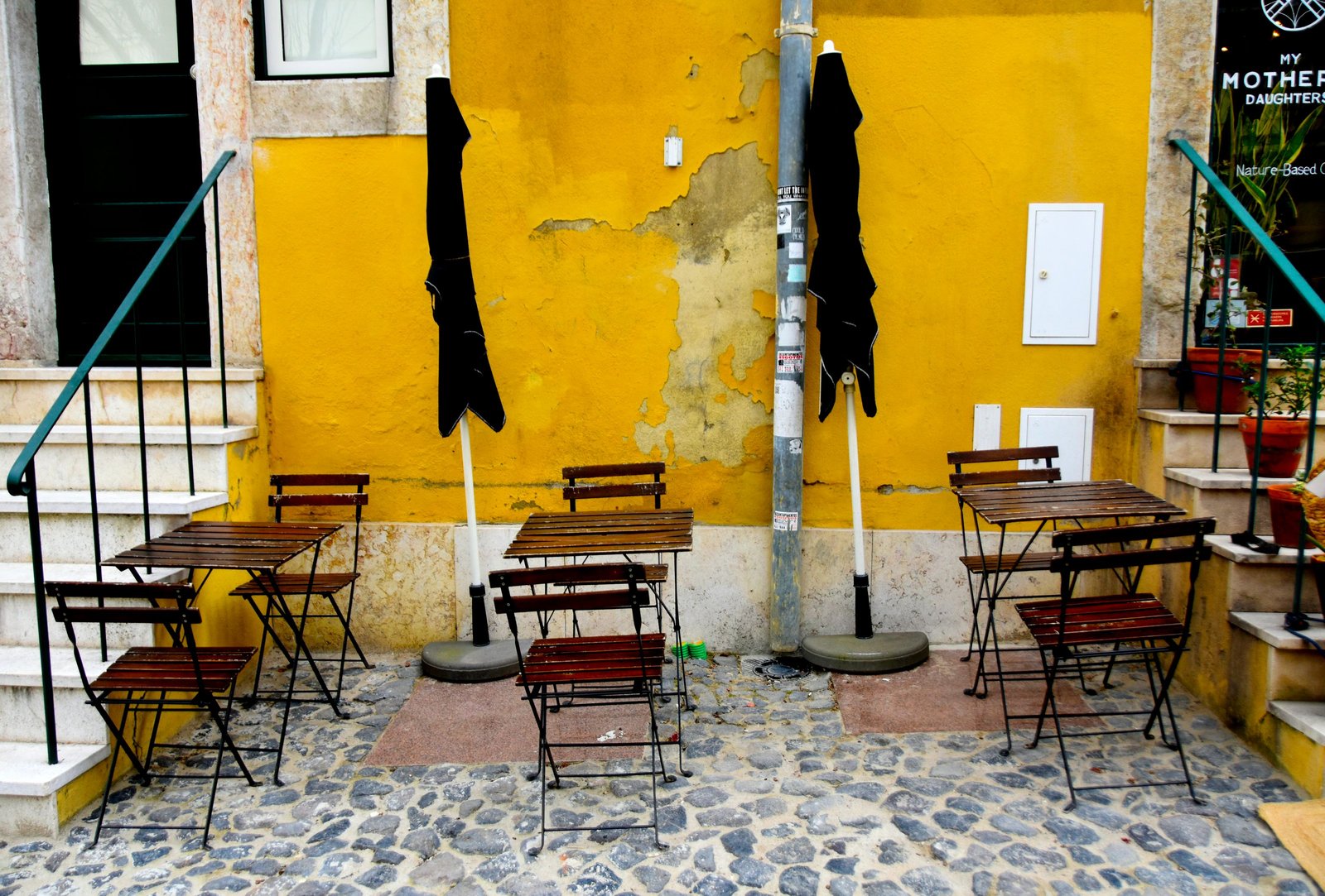 Pause repas dans un quartier populaire