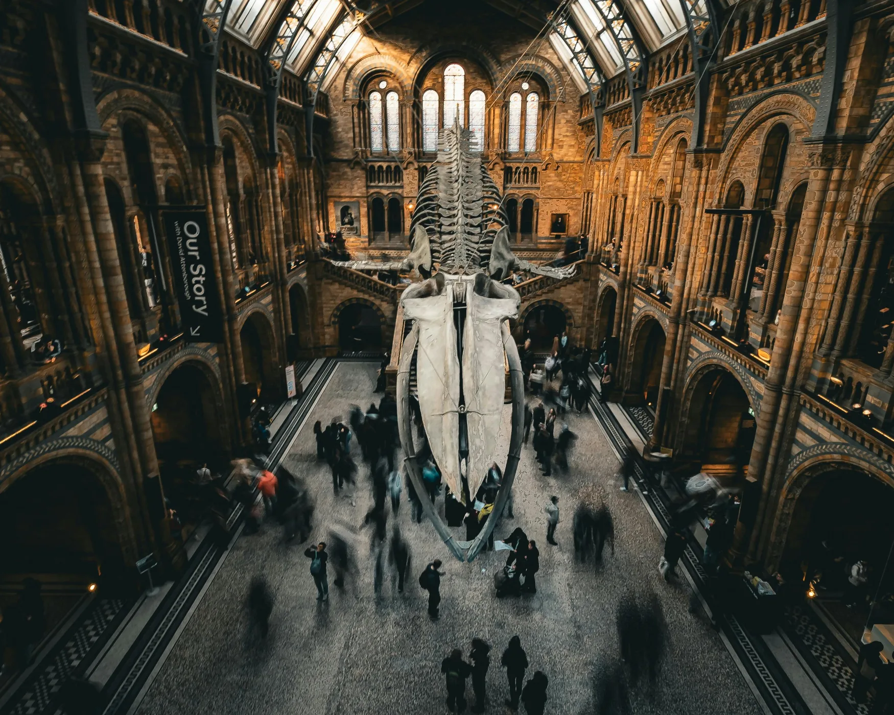 Enfants dans un musée pendant un city-trip