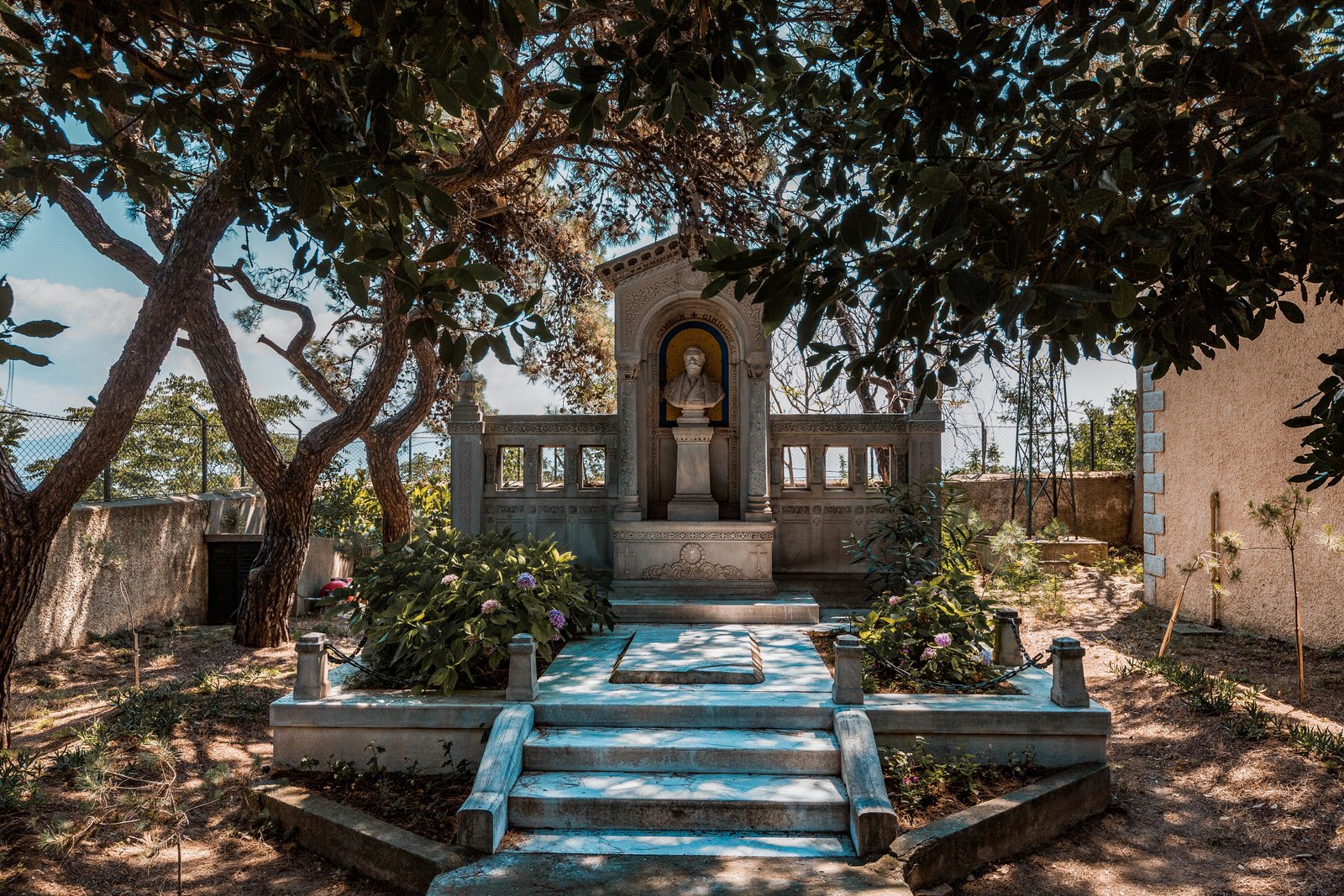 Jardin et monument dans le quartier de Cimiez à Nice