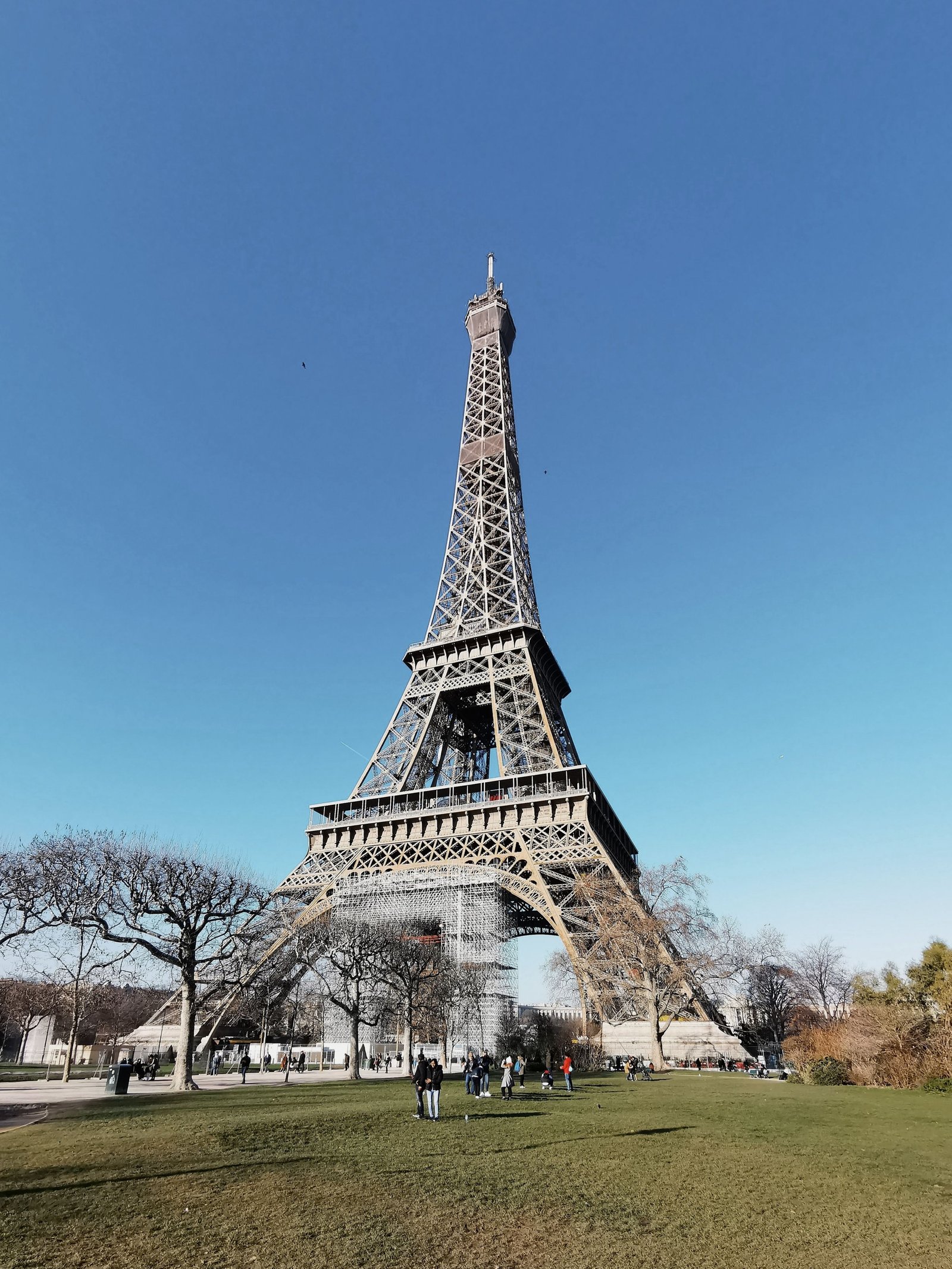 Tour Eiffel vue depuis le Champ-de-Mars à Paris