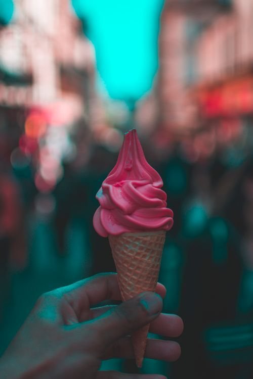 Glace artisanale dégustée dans les rues du Marais