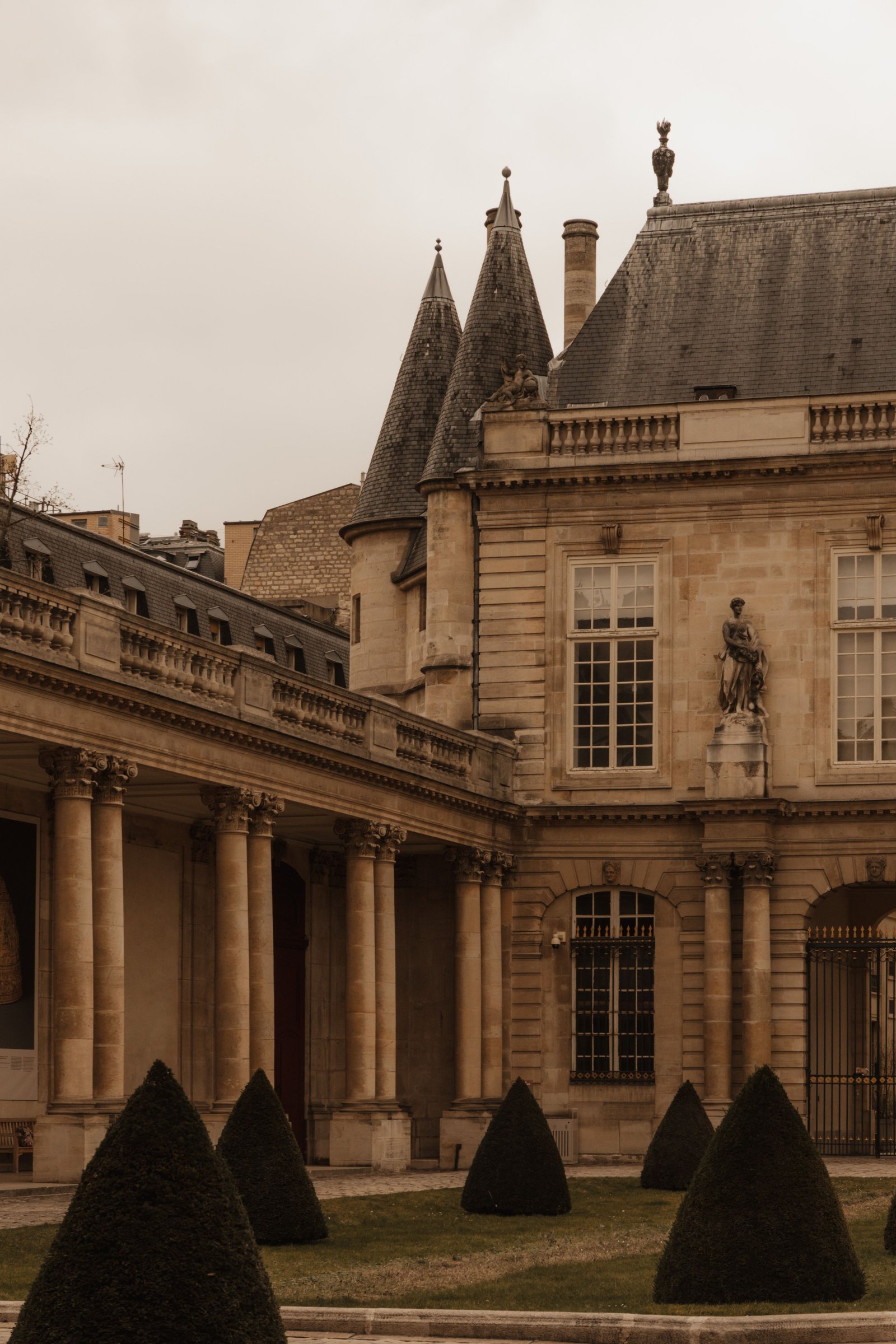 Cour historique du Musée Carnavalet à Paris